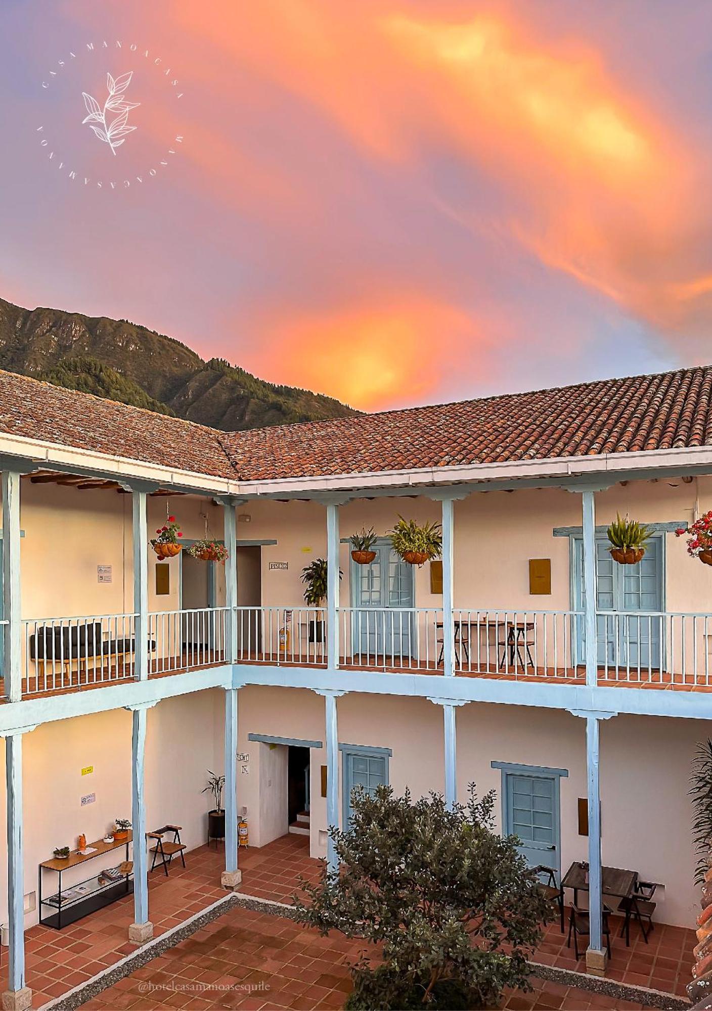 Casa Manoa Hotel